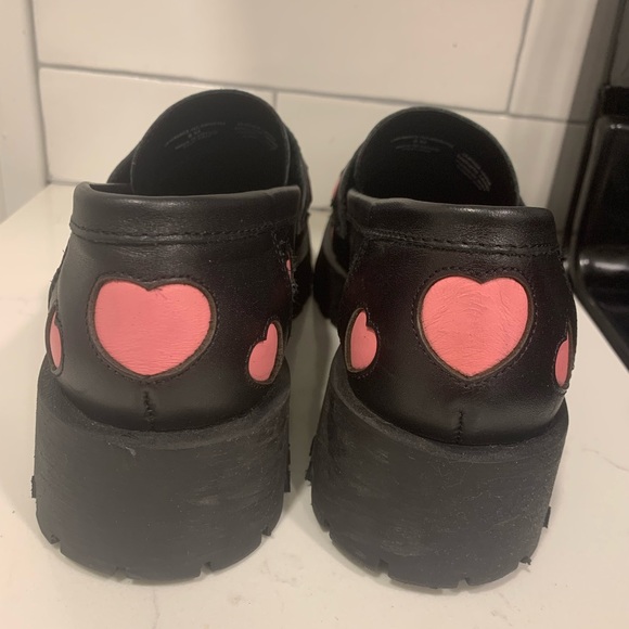 Steve Madden Lawrence H Chunky Loafers SZ 8 Black with Pink Hearts 💕 - Picture 3 of 7